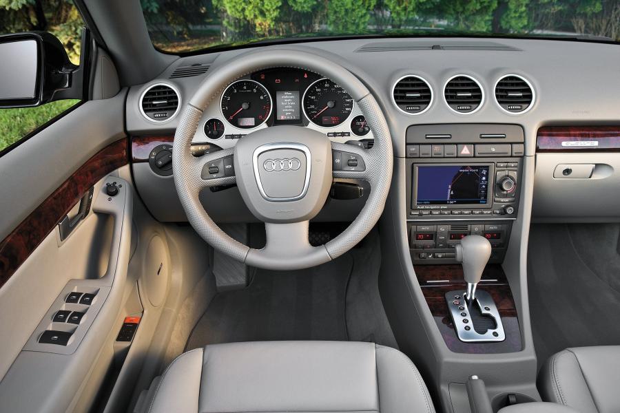 Торпедо Audi A4 3.2 Quattro Cabriolet (B7, 8H) 2005 года  (NA) (фото 2 из 10)